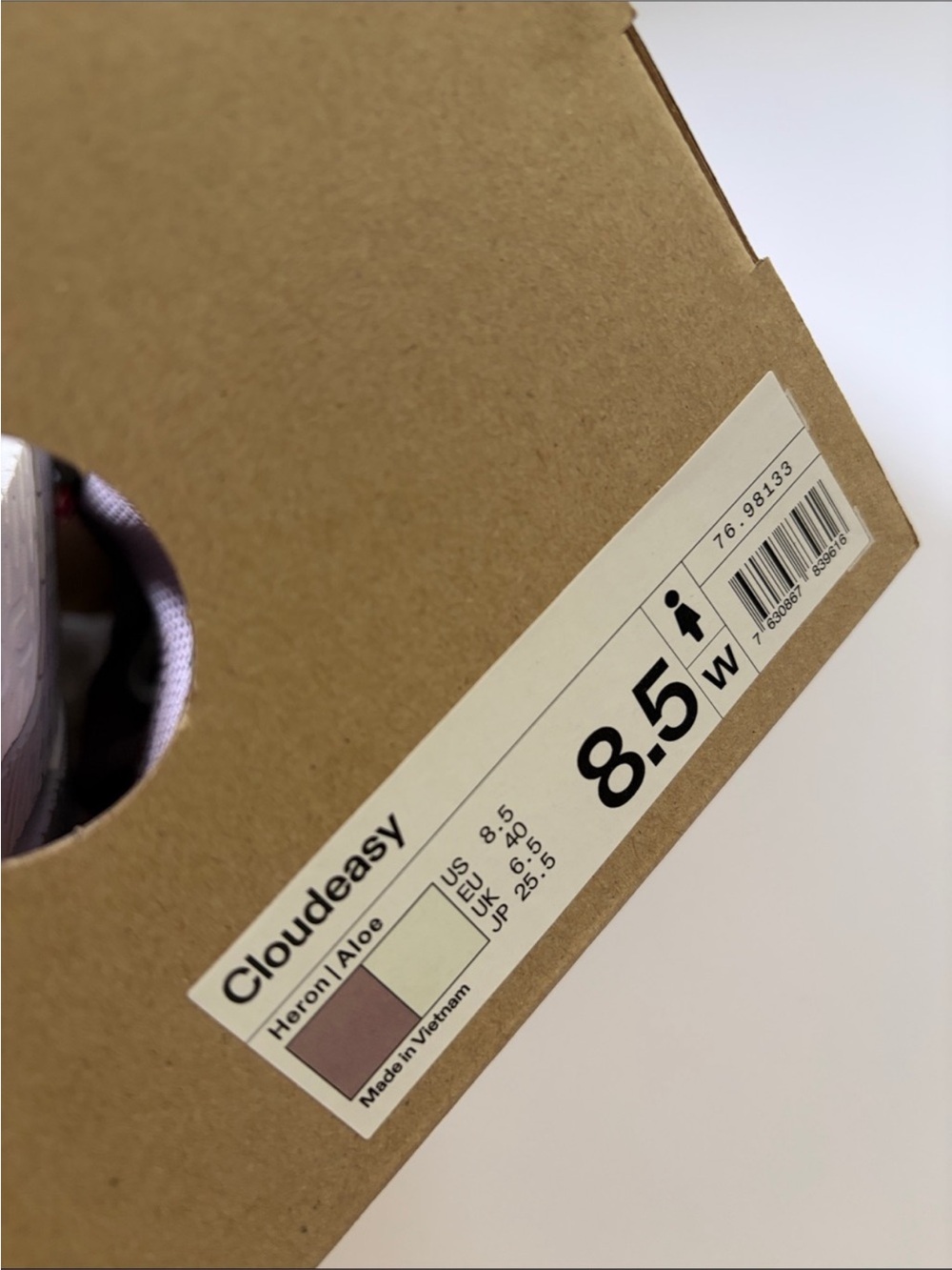 On Running On Cloud Shoes Sneakers Women's Cloudeasy Color: Heron/Aloe size 8.5 - Picture 5 of 12